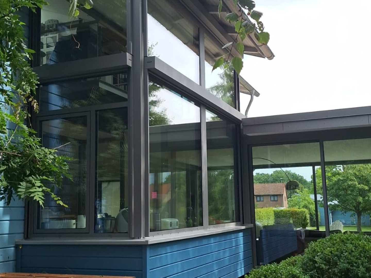 Fensterfront im Küchenbereich in Wolfsburg: Fertige Fenstersanierung